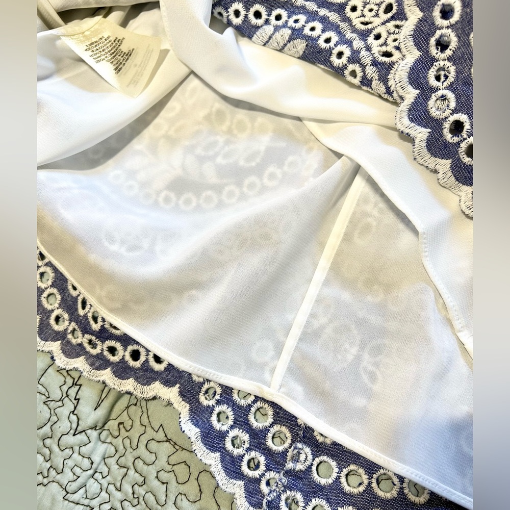 Alice + Olivia Blue and White Lace Dress - Picture 6 of 9